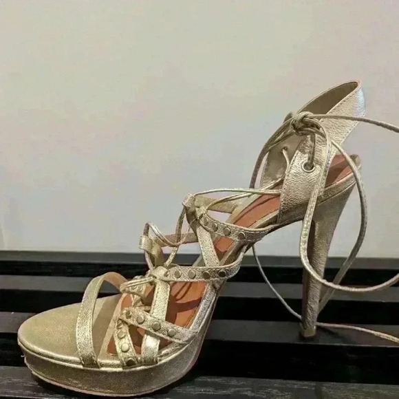 Gold High  Heels - Picture 1 of 3